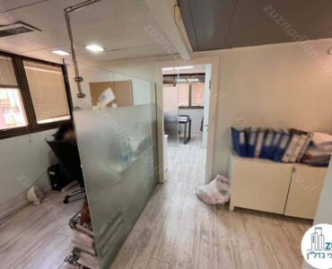 כניסה לחדר של משרד להשכרה בשדרות יהודית שכונת מונטיפיורי