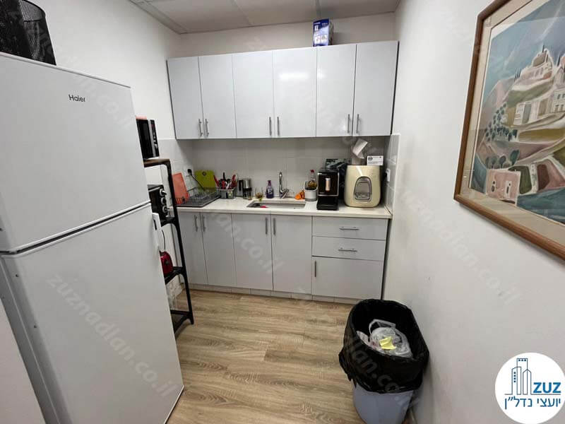 מטבחון של משרד 140 מר להשכרה במגדלי שקל תל אביב
