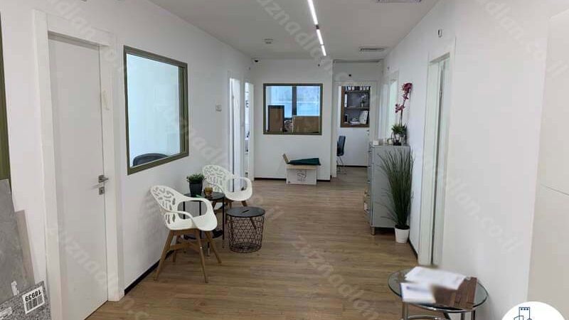 כניסה לחדרים של משרד 180 מר להשכרה בציר יגאל אלון תל אביב