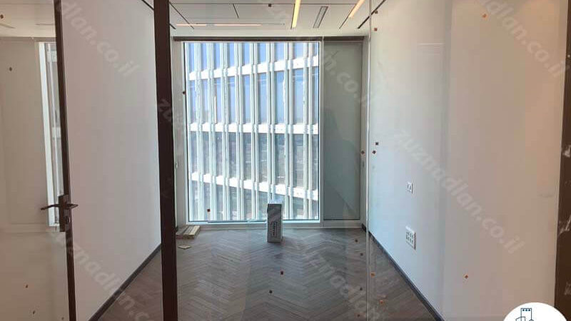 חדר של משרד להשכרה 181 מר במגדל אקרו תל אביב