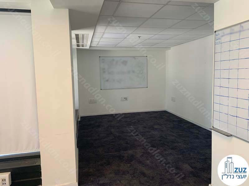 חדר של משרד 370 מר להשכרה להייטק במגדל לוינשטיין תל אביב