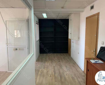 רחבת כניסה של משרד למכירה במגדלי התאומים רמת גן