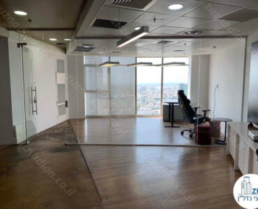 כניסה לחדר ישיבות של משרד 250 מר להשכרה במגדל אדגר 360 תל אביב