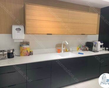 מטבחון של משרד 430 מר להשכרה ליד עזריאלי תל אביב