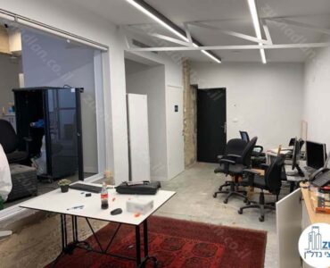 רחבת כניסה של משרד 125 מר להשכרה בבית האדום תל אביב