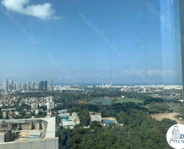 נוף לים מחלון של משרד להשכרה במגדל לייף עם נוף לים