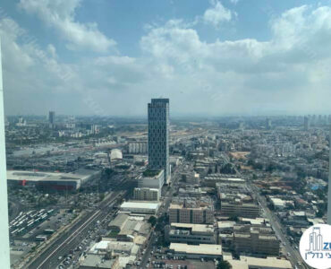 נוף מחלון של משרד להשכרה במגדל לייף עם נוף לים