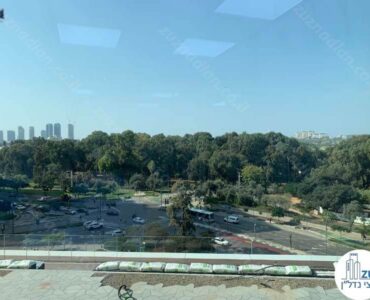 נוף לפארק הירקון מחלון של משרד להשכרה 157 מר במגדל לייף בני ברק