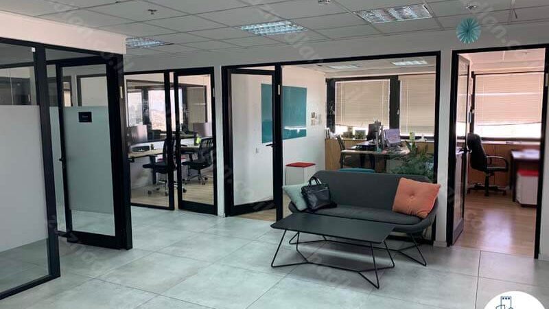 כניסה לחדרים של משרד 303 מר להשכרה במגדל המאה תל אביב