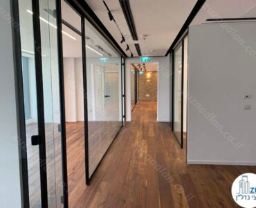 מסדרון של משרד 370 מר להשכרה במגדל הכשרת הישוב בני ברק