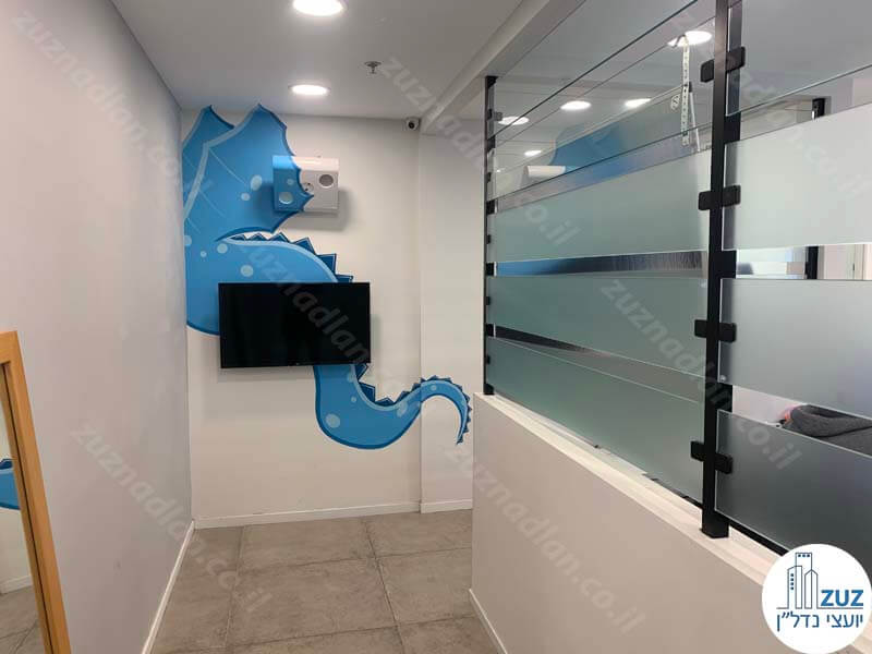 מסדרון של משרד להשכרה 287 מר במגדל בסר 4 בני ברק