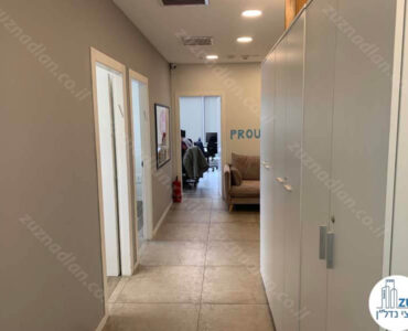 מסדרון של משרד להשכרה 287 מר במגדל בסר 4 בני ברק