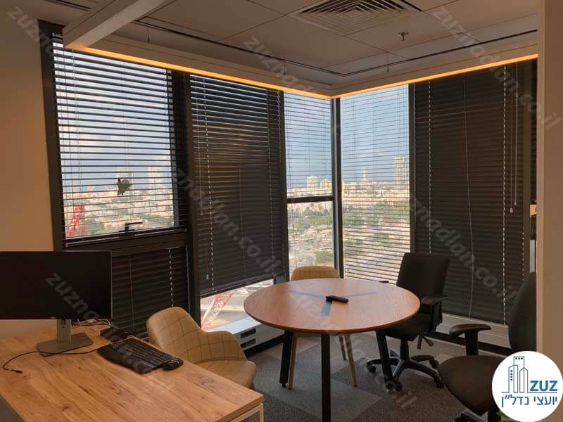 חדר ישיבות קטן של קומה שלמה להשכרה במגדל השחר גבעתיים
