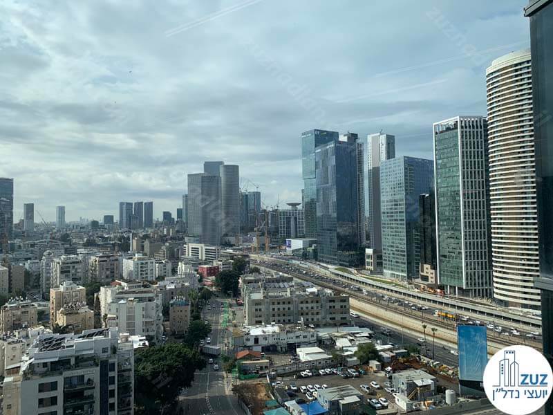 נוף מחלון של קומה שלמה להשכרה במגדל השחר גבעתיים