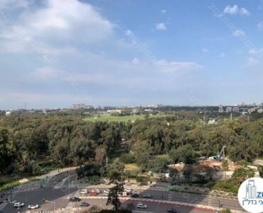 נוף לפארק ממרפסת של משרד 480 מר למכירה במגדל לייף מתחם בסר בני ברק