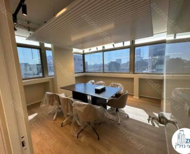 חדר ישיבות קטן של משרד להשכרה 365 מר בציר מנחם בגין תל אביב