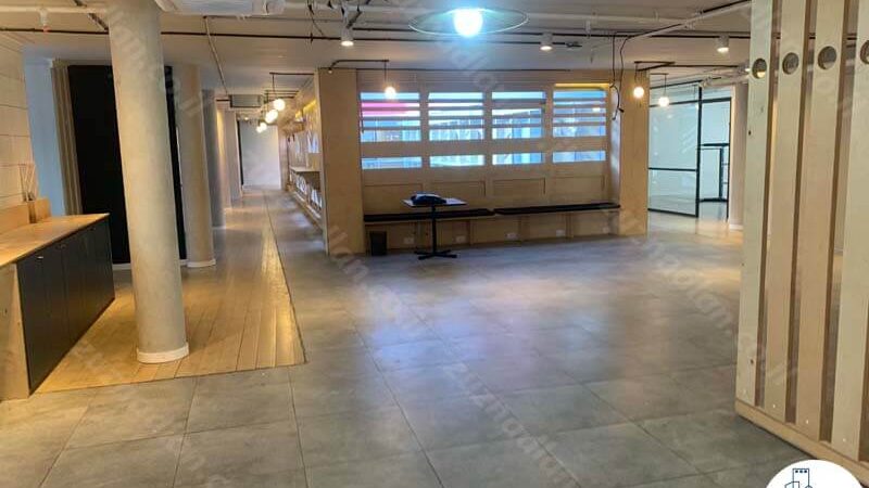 רחבת כניסה של קומה שלמה להשכרה בבית הורוד מתחם רוטשילד בתל אביב