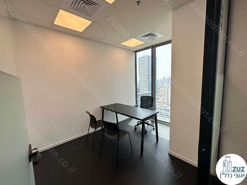 חדר של משרד להשכרה 233 מר במגדל נמרודי מתחם בסר בני ברק