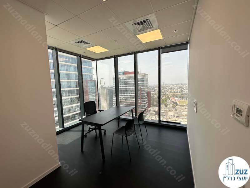 חדר של משרד להשכרה 233 מר במגדל נמרודי מתחם בסר בני ברק