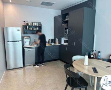 מטבחון של משרד 140 מר להשכרה במגדל ספיר רמת גן