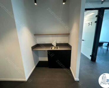 מטבחון של משרד להשכרה 243 מר במגדל נמרודי בני ברק