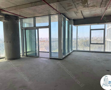 יציאה למרפסת של משרד למכירה 617 מר במגדל לייף מתחם בסר בני ברק