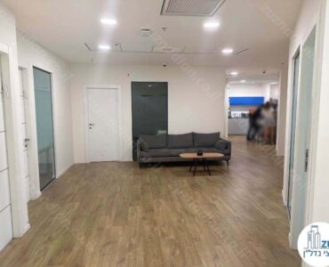 רחבת כניסה של משרד להשכרה במגדל פז 2 מתחם הבורסה רמת גן