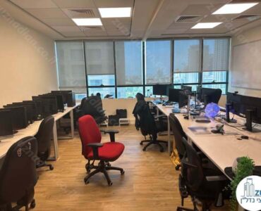 עמדות עבודה של משרד להשכרה להייטק במגדלי פז רמת גן