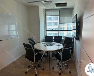 חדר ישיבות קטן של משרד להשכרה להייטק במגדלי פז רמת גן