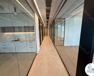 מסדרון של משרד להשכרה בקומה גבוהה במגדל לייף בבני ברק