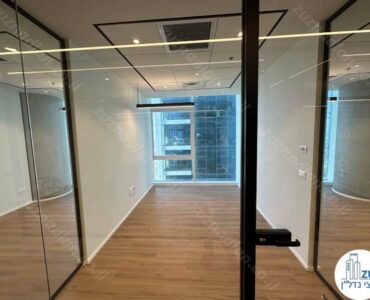 חדר של משרד להשכרה בקומה גבוהה במגדל לייף בבני ברק