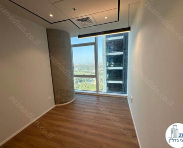 חדר של משרד להשכרה בקומה גבוהה במגדל לייף בבני ברק