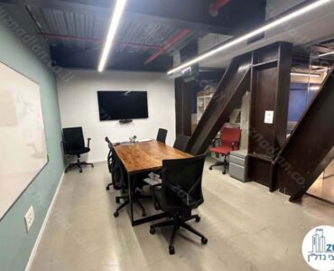 חדר ישיבות של משרד להשכרה 408 מר להייטק במגדל פלטינום בתל אביב
