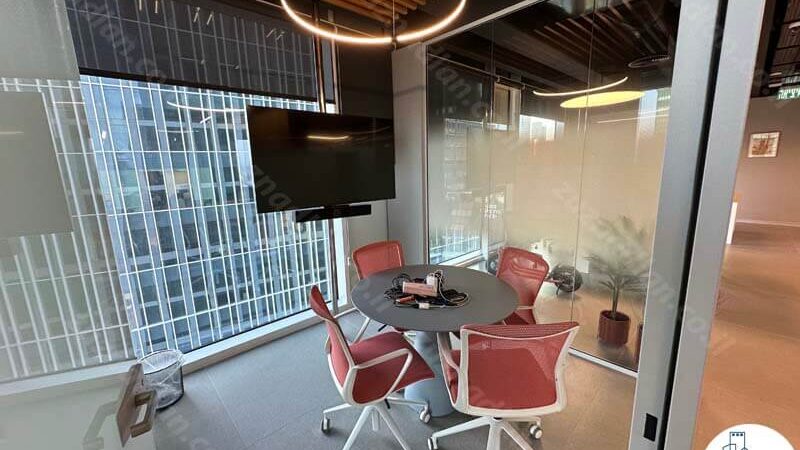 חדר ישיבות קטן של משרד להשכרה להייטק 500 מר במגדל אקרו בתל אביב