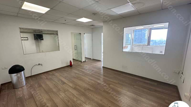 רחבת כניסה של משרד להשכרה 126 מר במגדל כלבו שלום במתחם רוטשילד בתל אביב