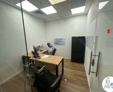 חדר של משרד להשכרה 282 מר במגדלי הארבעה במתחם שרונה תל אביב