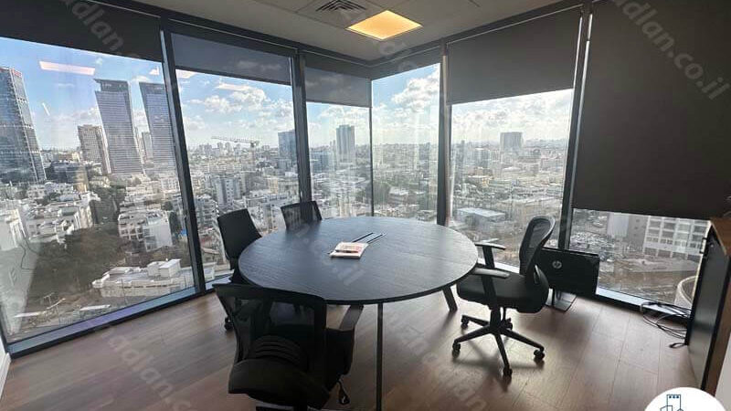 חדר ישיבות פינתי של משרד להשכרה 282 מר במגדלי הארבעה במתחם שרונה תל אביב