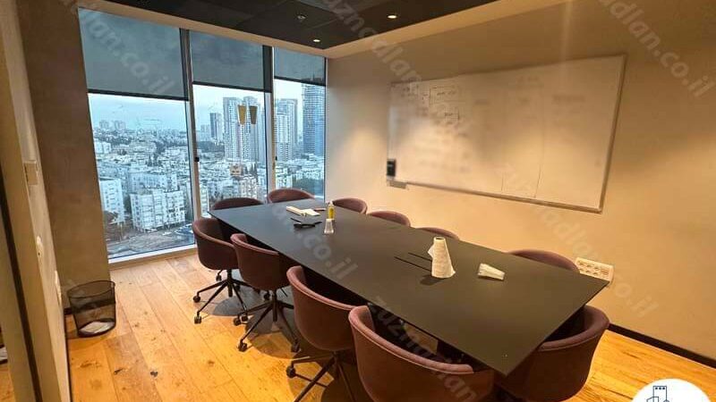 חדר ישיבות של משרד להשכרה 274 מר במגדל WE תל אביב