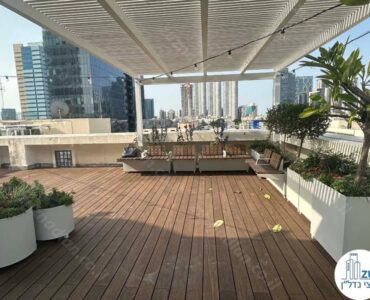 גג של משרד חדש להשכרה 550 מר בבניין משרדים בציר יגאל אלון בתל אביב