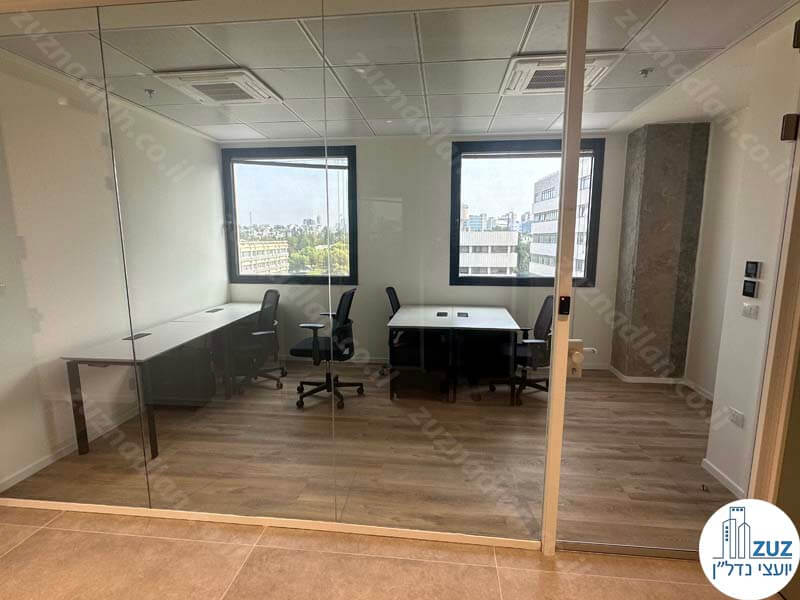 חדר של משרד חדש להשכרה 550 מר בבניין משרדים בציר יגאל אלון בתל אביב