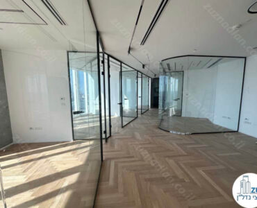 כניסה לחדרים של משרד להשכרה 147 מר במגדל סקי טאוור בתל אביב
