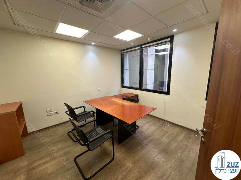 חדר של משרד להשכרה לעורכי דין בבית אגיש רבד בתל אביב
