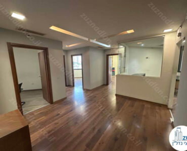 כניסה לחדרים של משרד להשכרה לעורכי דין בבית אגיש רבד בתל אביב