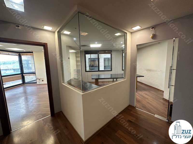 כניסה לחדרים של משרד להשכרה לעורכי דין בבית אגיש רבד בתל אביב