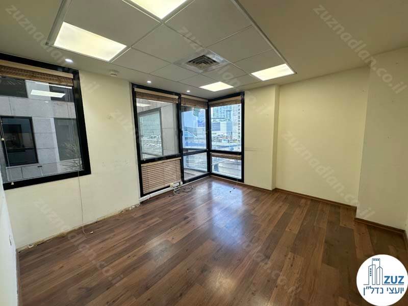 חדר פינתי של משרד להשכרה לעורכי דין בבית אגיש רבד בתל אביב