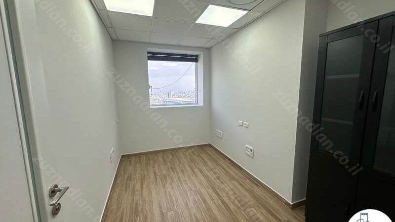 חדר של משרד להשכרה 120 מר במגדל משה אביב במתחם הבורסה רמת גן