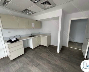 מטבחון של משרד 465 מר להשכרה בסמוך למגדלי עזריאלי בתל אביב