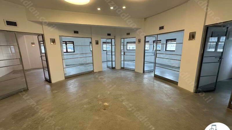 כניסה לחדרים של משרד 146 מר להשכרה בבית בנין בתל אביב