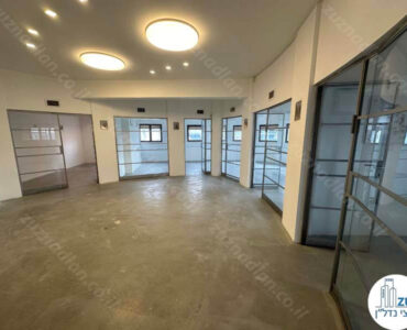כניסה לחדרים של משרד 146 מר להשכרה בבית בנין בתל אביב