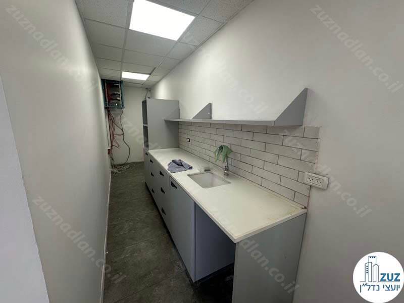 מטבחון של משרד להשכרה להייטק בפנינת איילון בציר יגאל אלון תל אביב